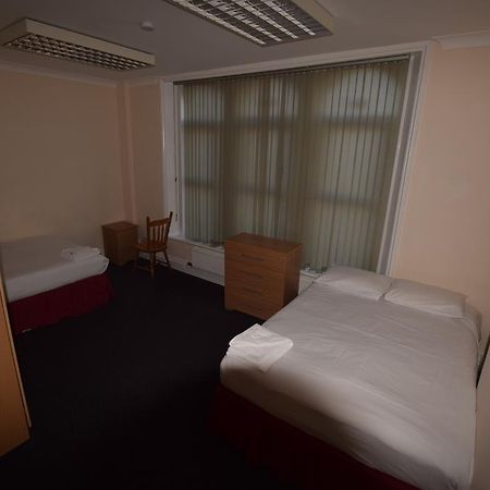 York Hotel Ilford Bagian luar foto