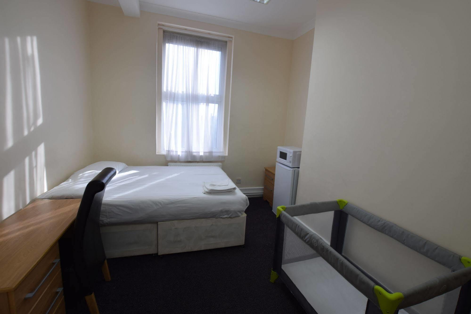 York Hotel Ilford Bagian luar foto