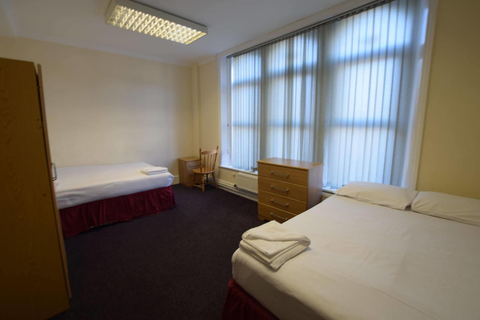 York Hotel Ilford Bagian luar foto