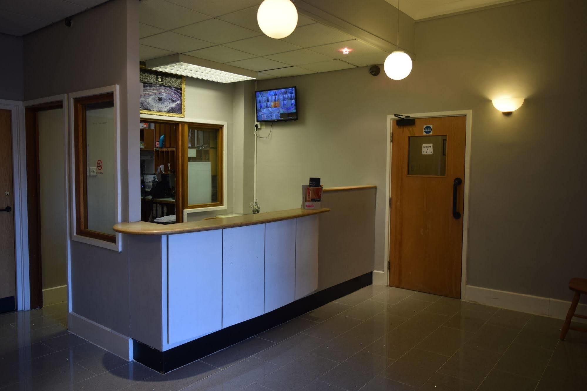 York Hotel Ilford Bagian luar foto
