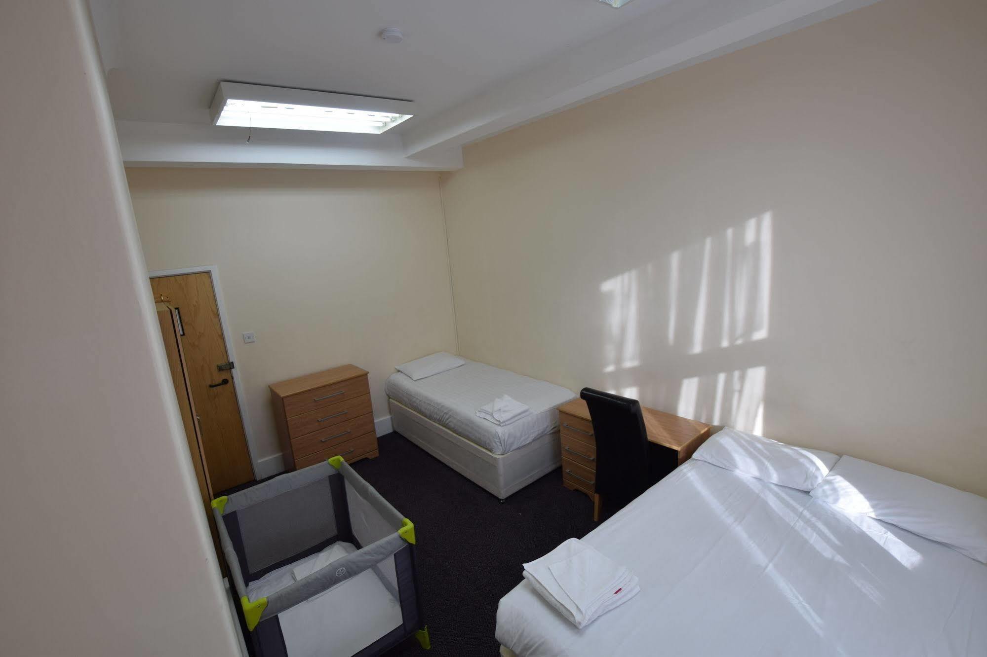 York Hotel Ilford Bagian luar foto