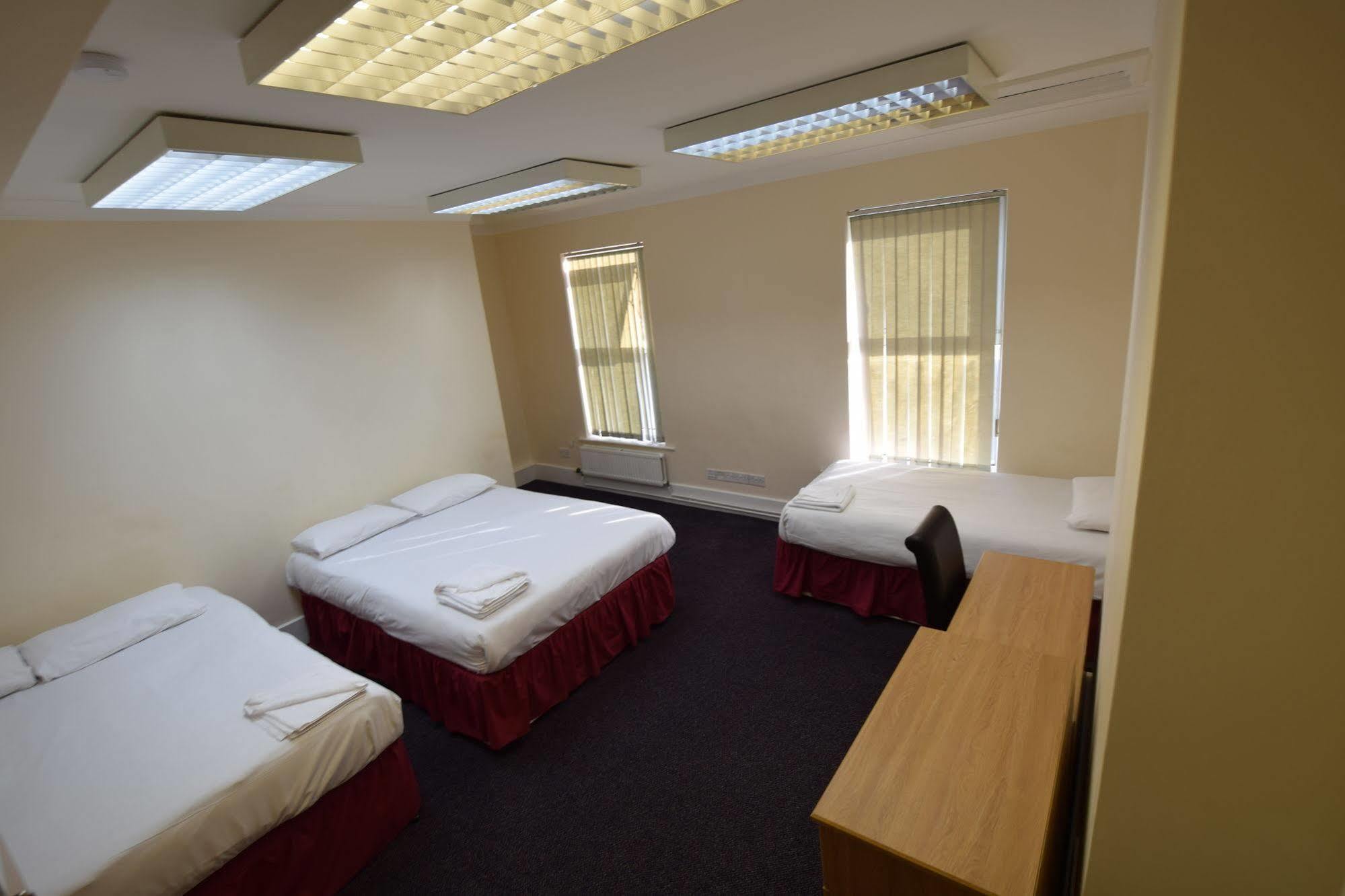 York Hotel Ilford Bagian luar foto