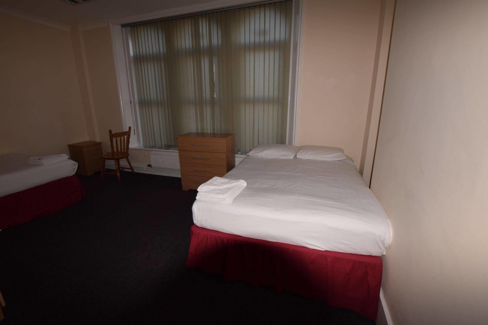 York Hotel Ilford Bagian luar foto