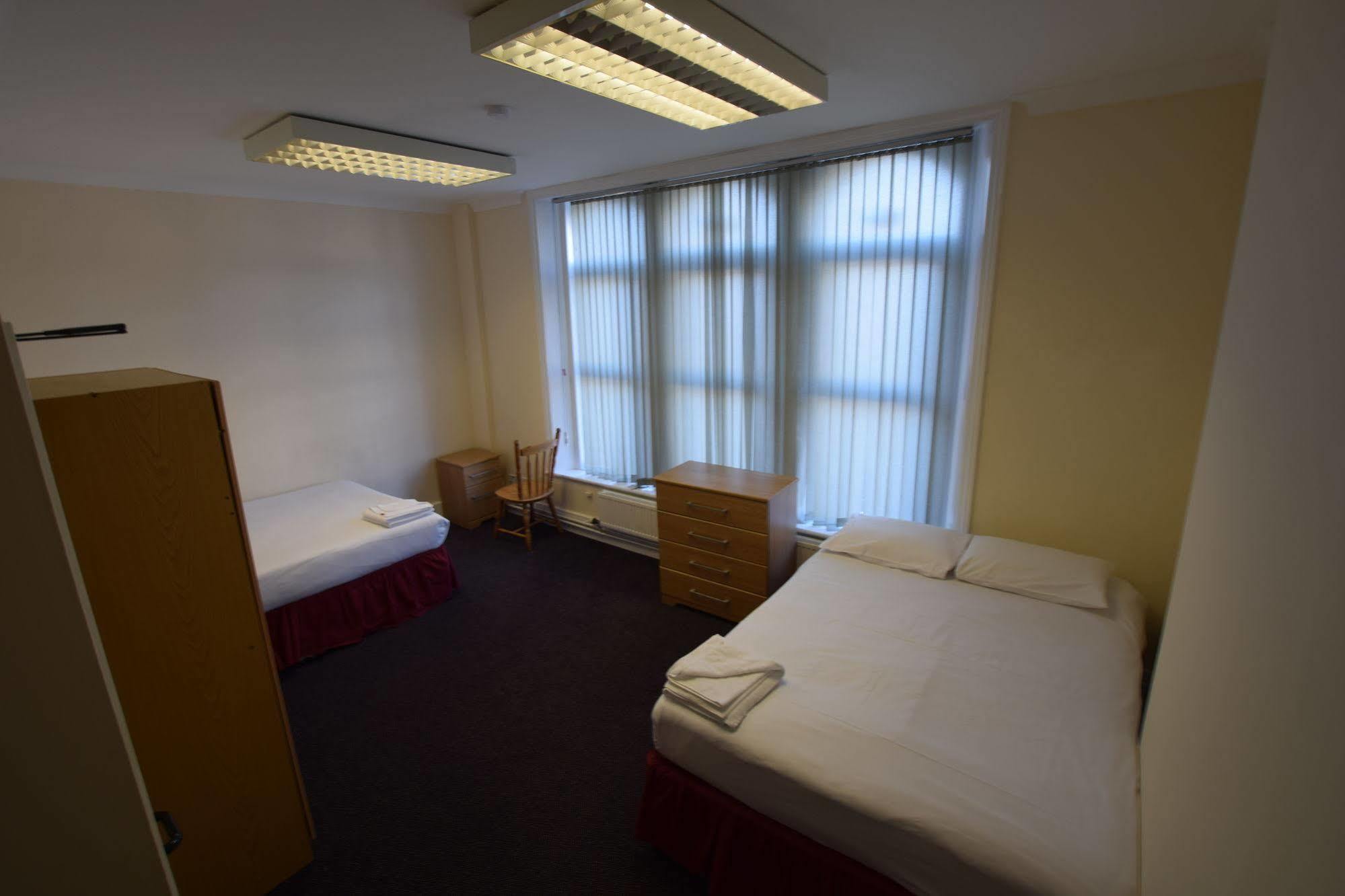 York Hotel Ilford Bagian luar foto