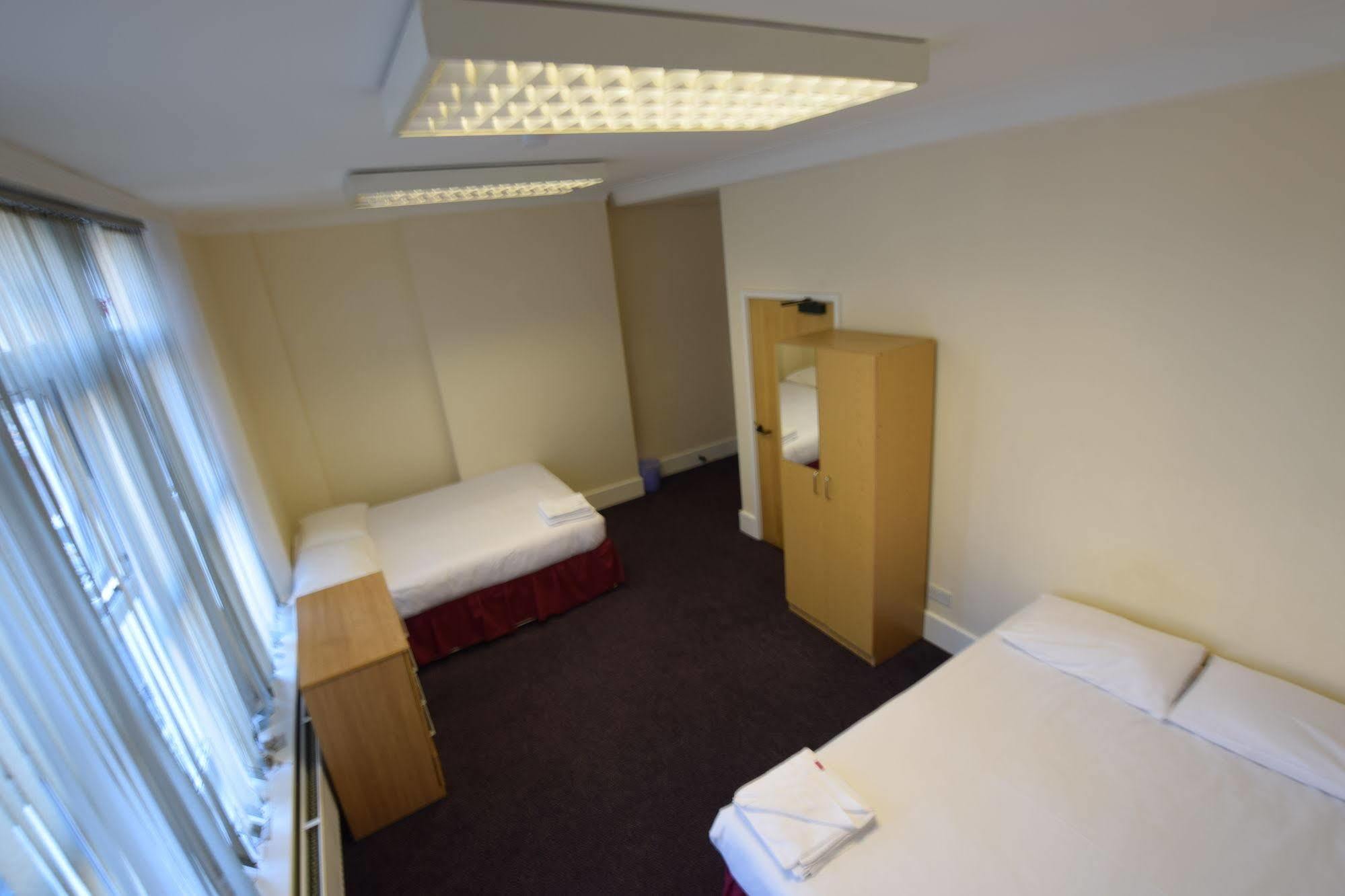 York Hotel Ilford Bagian luar foto
