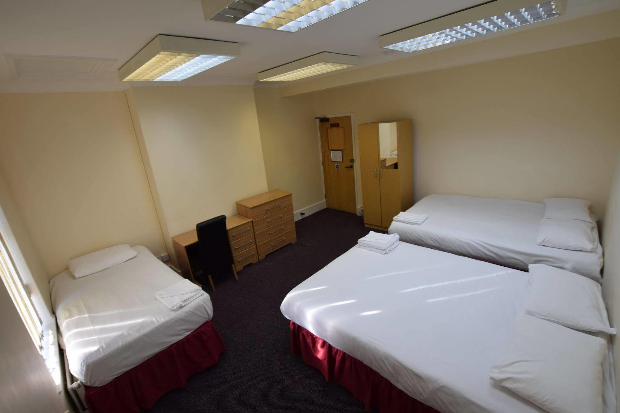 York Hotel Ilford Bagian luar foto