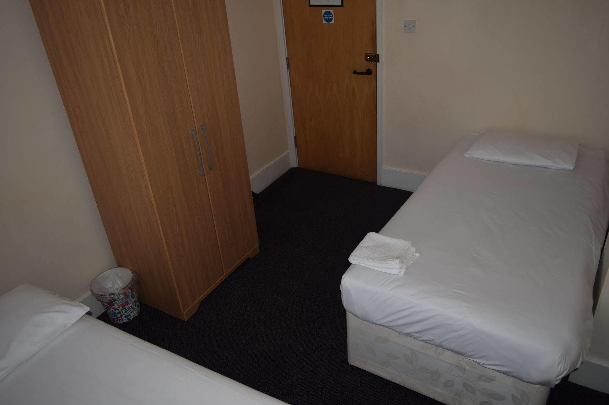 York Hotel Ilford Bagian luar foto