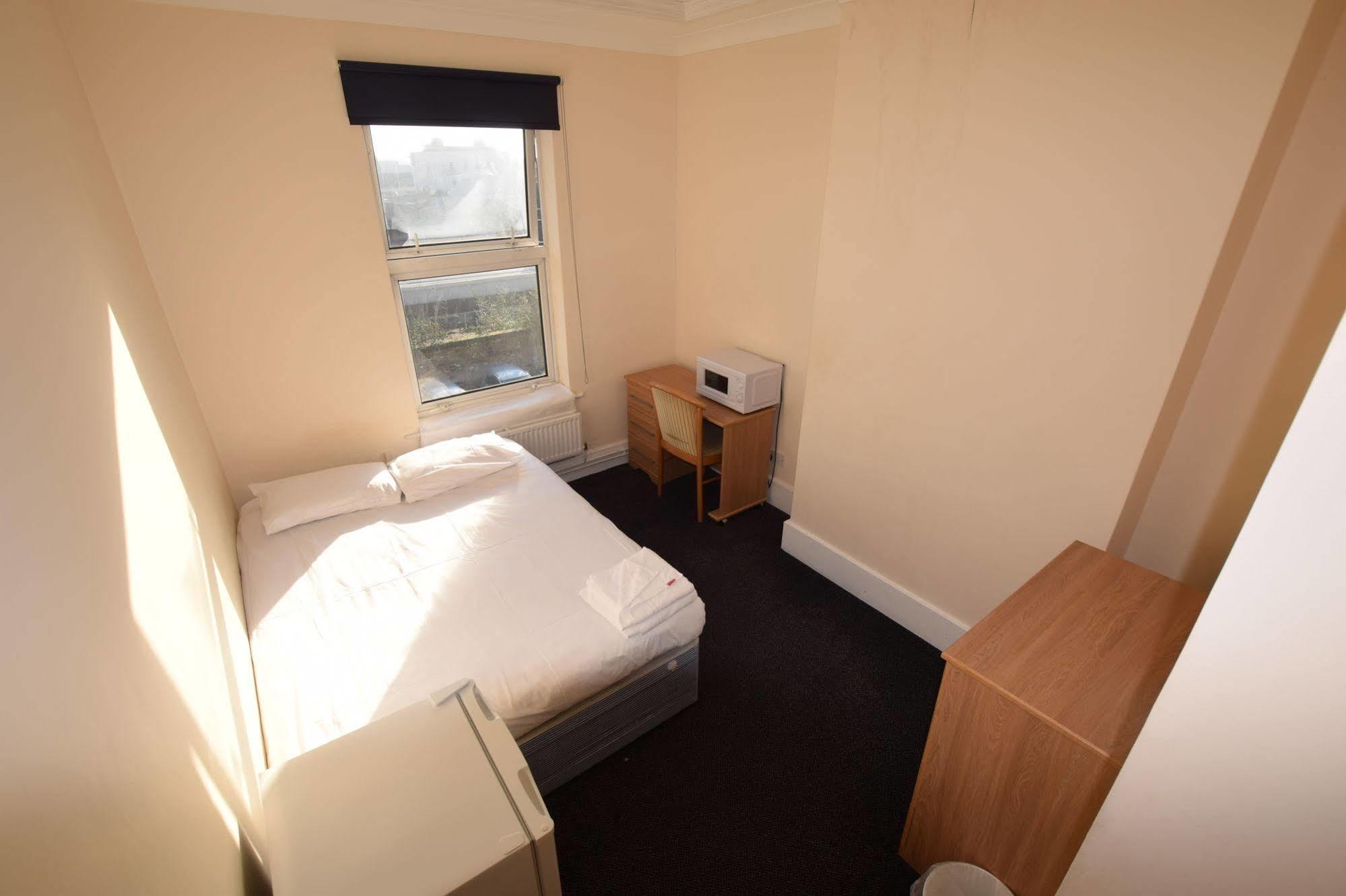 York Hotel Ilford Bagian luar foto