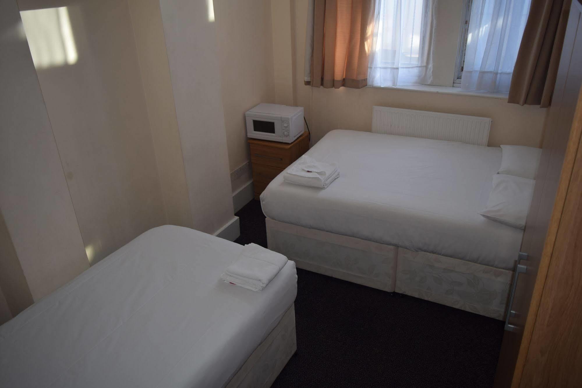 York Hotel Ilford Bagian luar foto