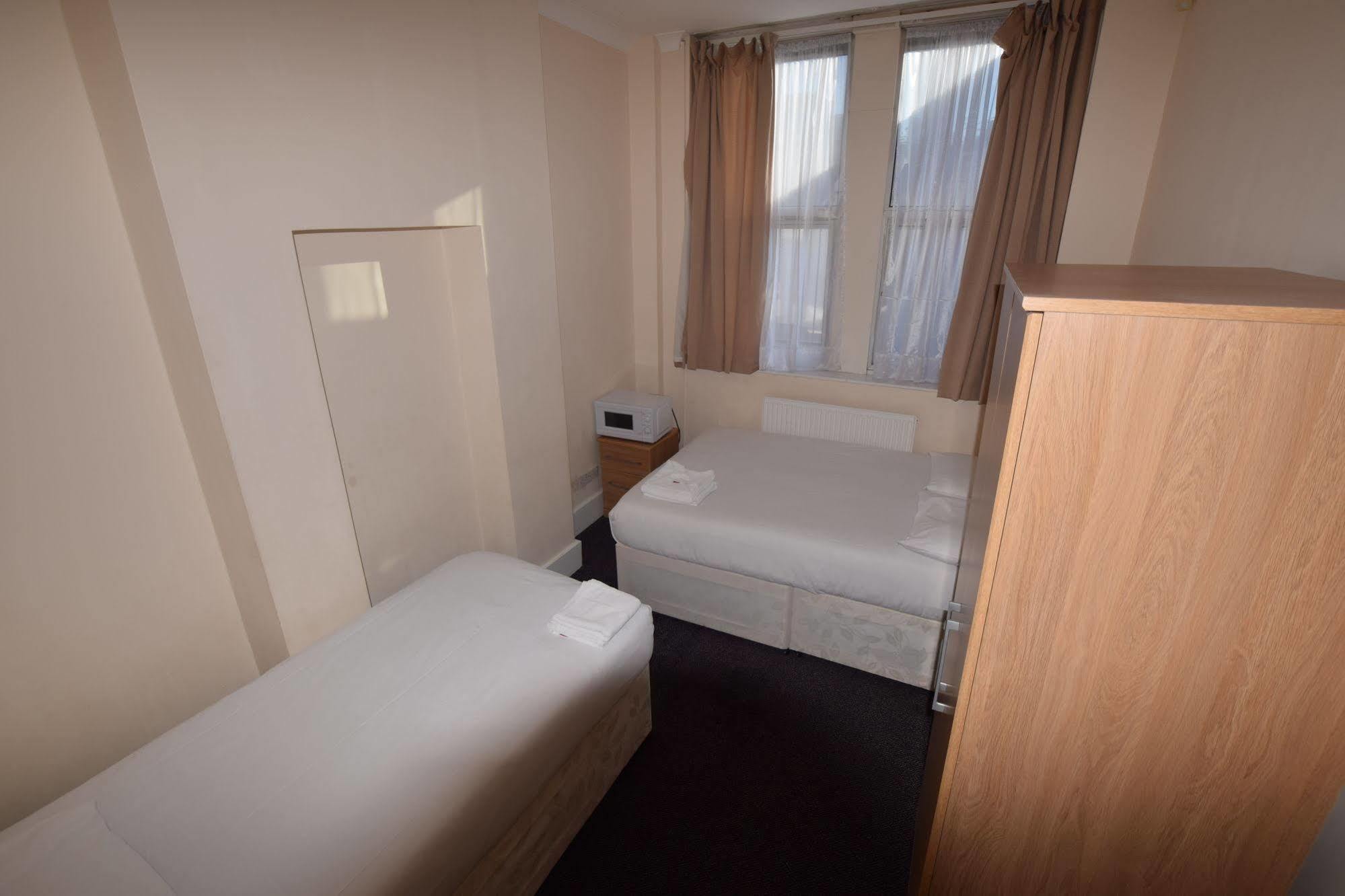 York Hotel Ilford Bagian luar foto